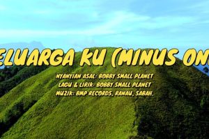 Nyanyian Karaoke Sekeluarga