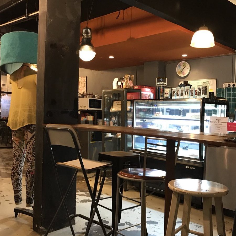 ruai tan 16 karaoke bistro